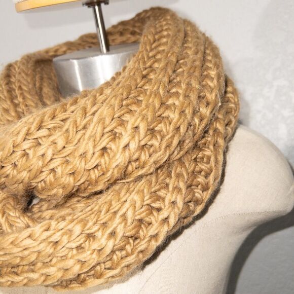 Unbranded Tan Knit Chunky Infinity Scarf - Picture 2 of 3